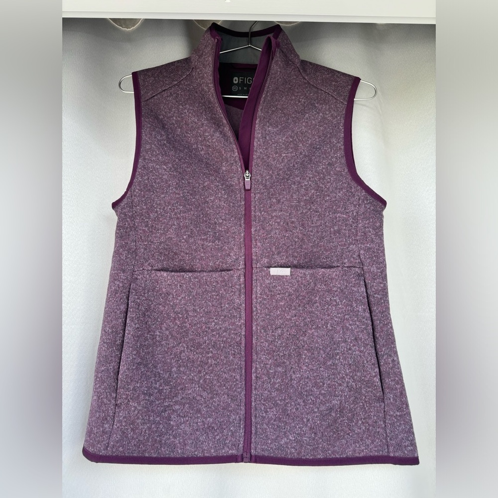 Figs on-shift fleece vest